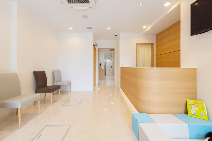 明るく落ち着いた空間 受付・待合室