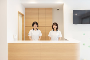 明るく落ち着いた空間 受付・待合室