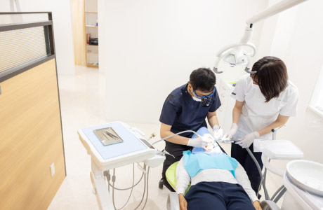 各チェアごとに仕切りがある セパレート診療室